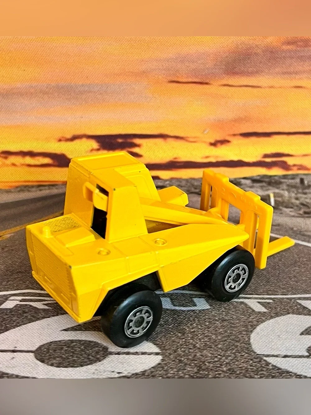 Matchbox Lesney #48 Sambron Jacklift Yellow England Base 1977